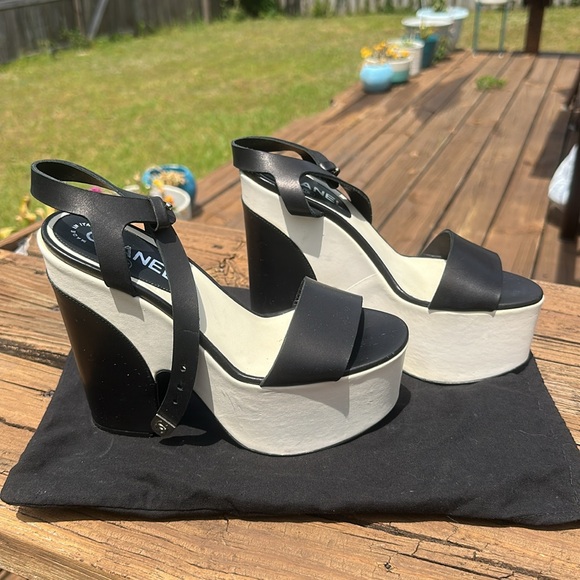 Chanel shoes - Picture 2 of 10